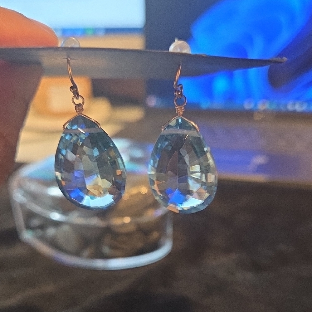 Elegant Blue Faceted Glass Teardrop Earrings - Picture 2 of 3